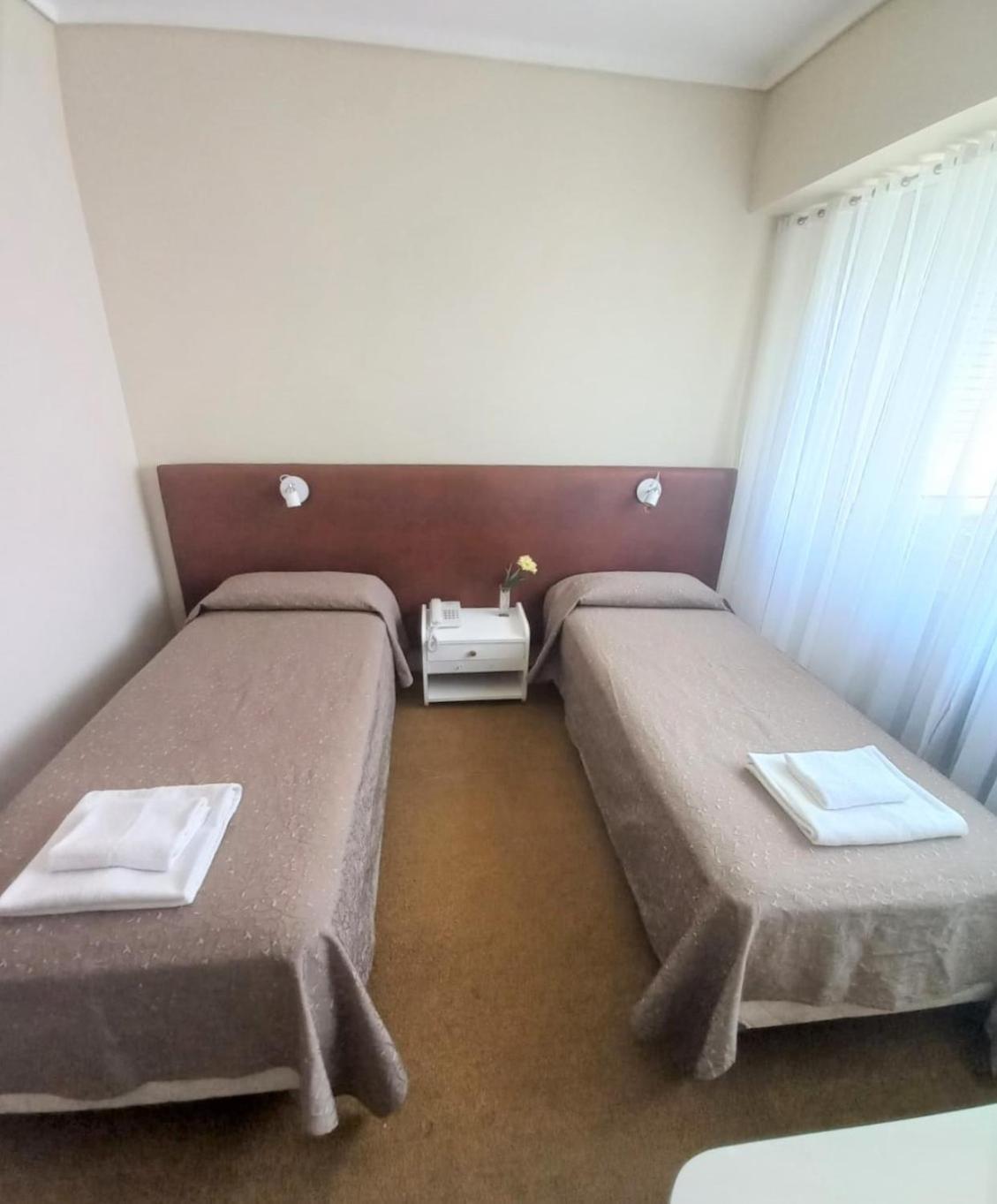 America Hotel 2*